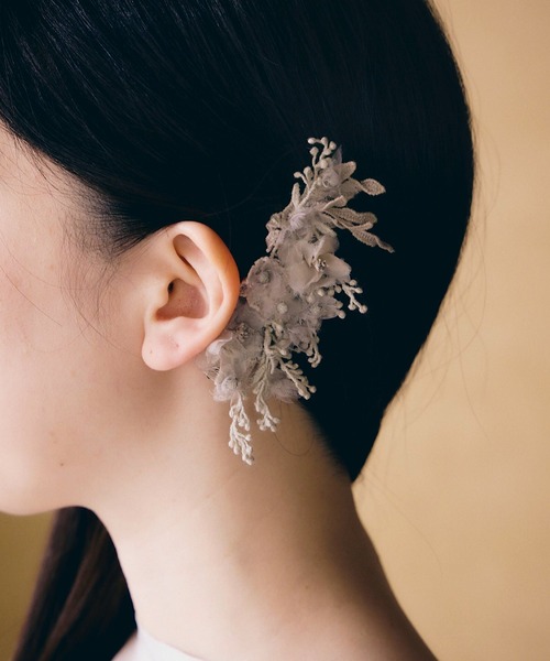 m.soeur(エムスール)の「クレマチスのクリップ(バレッタ/ヘアクリップ・レディース・グレー・FREE)」の1枚目の写真