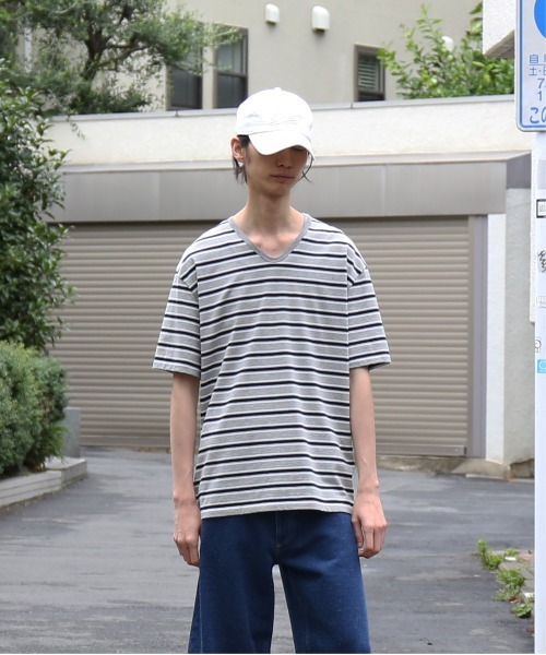 KAIKO(カイコー)の「KAIKO V neck border t-shirts(Tシャツ/カットソー・メンズ・レッド/サックスブルー/グレー・1/2)」の1枚目の写真