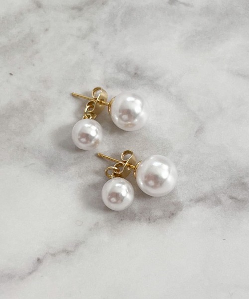 yu-ka(ユーカ)の「YU-KA:パール ダブルキャッチスタッドピアス Pearl double-catch stud earrings(ピアス(両耳用)・レディース・ゴールド・FREE)」の1枚目の写真