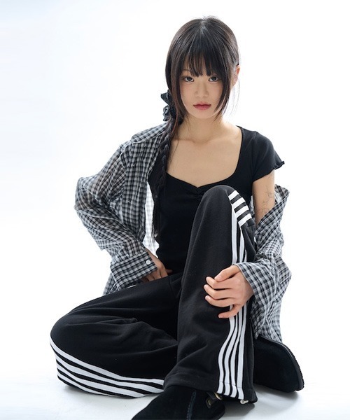 raucohouse(ラウコハウス)の「ハートネックリブ半袖Tシャツ(Tシャツ/カットソー・レディース・ブラック/アイボリー・FREE)」の4枚目の写真