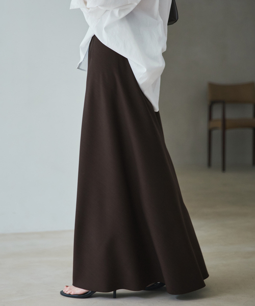plage(プラージュ)の「Elegant Bias スカート(スカート・レディース・チャコールグレー/ブラウン/ベージュ・38/36/34)」の19枚目の写真