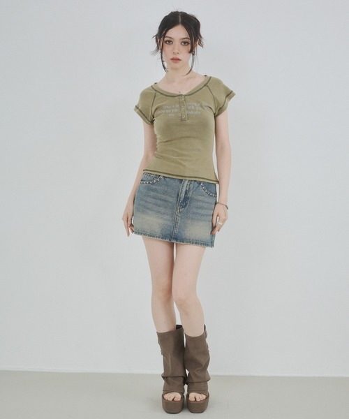ENVYM(アンビー)の「ヘンリーネックプリントトップス(Tシャツ/カットソー・レディース・レッド/グリーン/ブラック・FREE)」の15枚目の写真