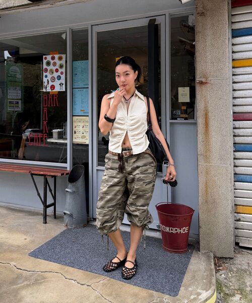 PEPLEE(ペプリー)の「Tuck Strap Camo Capri Pants (Beige)(その他パンツ・レディース・その他・SMALL/MEDIUM/LARGE)」の3枚目の写真