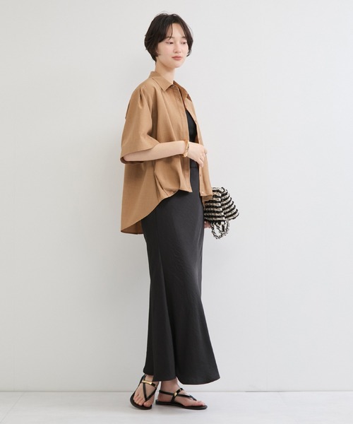 le cercle ADAM ET ROPE'(ルセルクルアダムエロペ)の「タンブラーブッチャーレギュラーカラーシャツ/セットアップ対応(シャツ/ブラウス・レディース・チャコールグレー/キャメル/ダークブラウン・FREE)」の5枚目の写真