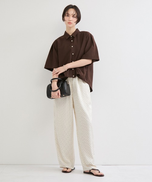 le cercle ADAM ET ROPE'(ルセルクルアダムエロペ)の「タンブラーブッチャーレギュラーカラーシャツ/セットアップ対応(シャツ/ブラウス・レディース・チャコールグレー/キャメル/ダークブラウン・FREE)」の6枚目の写真