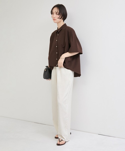 le cercle ADAM ET ROPE'(ルセルクルアダムエロペ)の「タンブラーブッチャーレギュラーカラーシャツ/セットアップ対応(シャツ/ブラウス・レディース・チャコールグレー/キャメル/ダークブラウン・FREE)」の7枚目の写真