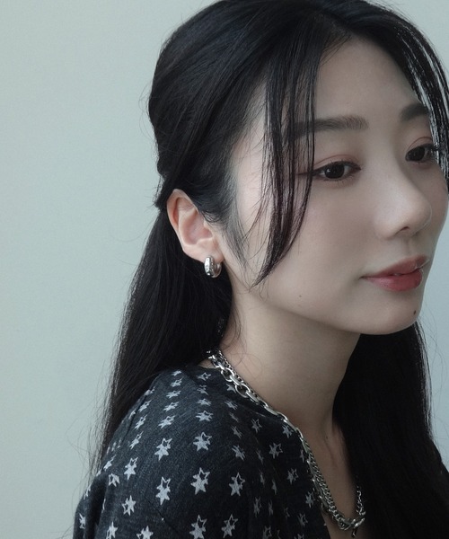 4quince(フォークインス)の「【金属アレルギー対応】スパークビジューフープピアス(ピアス(両耳用)・レディース・ゴールド/シルバー・FREE)」の1枚目の写真