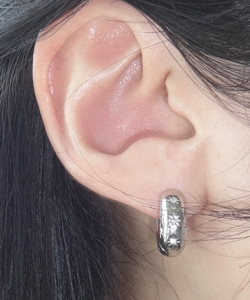 4quince(フォークインス)の「【金属アレルギー対応】スパークビジューフープピアス(ピアス(両耳用)・レディース・ゴールド/シルバー・FREE)」の8枚目の写真
