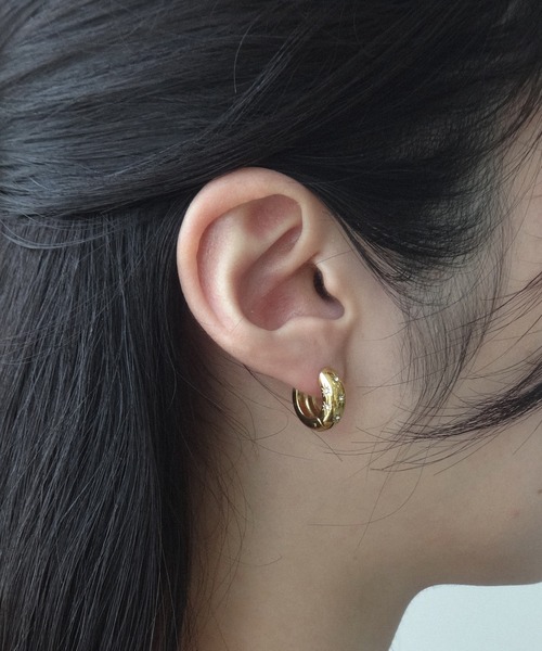 4quince(フォークインス)の「【金属アレルギー対応】スパークビジューフープピアス(ピアス(両耳用)・レディース・ゴールド/シルバー・FREE)」の4枚目の写真