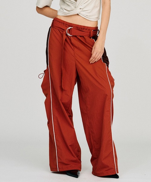 PRANK PROJECT（プランクプロジェクト）の「【2026Autumn Pre-Order】ベルテッドトラックパンツ / Belted Track Pants（その他パンツ・レディース・レッド/ブラック/ベージュ・38/36）」の3枚目の写真