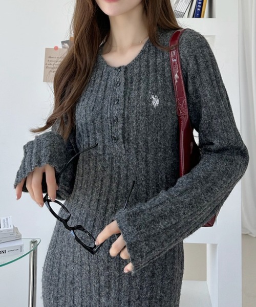 U.S. POLO ASSN.（ユーエスポロアッスン）の「【Ada.別注 U.S. POLO ASSN.】 ヘンリーネック リブ ニット フレア ロングワンピース（ワンピース・レディース・オートミール/グレー/ネイビー・L/M）」の9枚目の写真