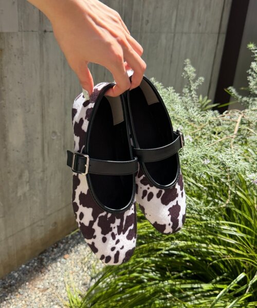 w closet(ダブルクローゼット)の「カウ柄バレエシューズ(バレエシューズ・レディース・ブラック/ブラウン・LARGE/MEDIUM)」の6枚目の写真