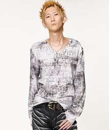 FUGA（フーガ）の「『FUGA/フーガ』全面プリントVネックL/S Tee/ロングスリーブカットソー（Tシャツ/カットソー）」