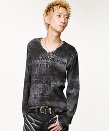FUGA（フーガ）の「『FUGA/フーガ』全面プリントVネックL/S Tee/ロングスリーブカットソー（Tシャツ/カットソー）」