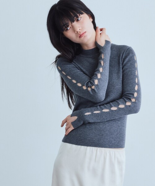CODE A(コードエー)の「cut-out sleeve knit top(ニット/セーター・レディース・ライトグリーン/オフホワイト/グレー・00)」の2枚目の写真
