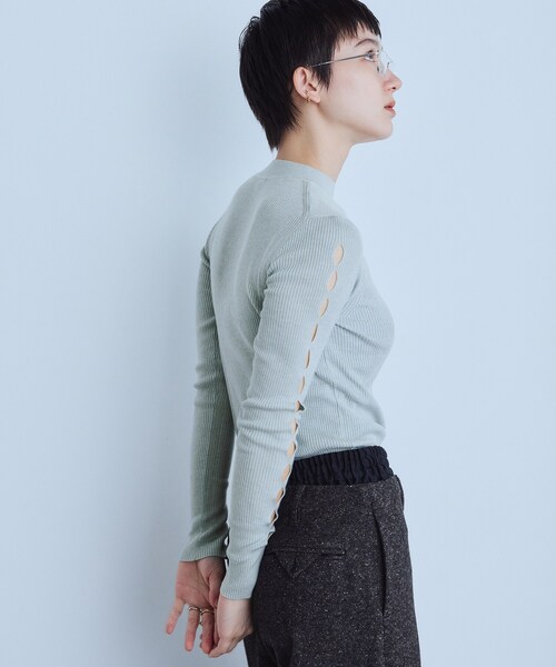 CODE A(コードエー)の「cut-out sleeve knit top(ニット/セーター・レディース・ライトグリーン/オフホワイト/グレー・00)」の16枚目の写真