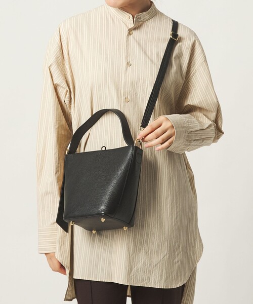 AULENTTI(オウレンティ)の「<AULENTTI>BucketBag withP(ショルダーバッグ・レディース・ブラック/ナチュラル・FREE)」の1枚目の写真