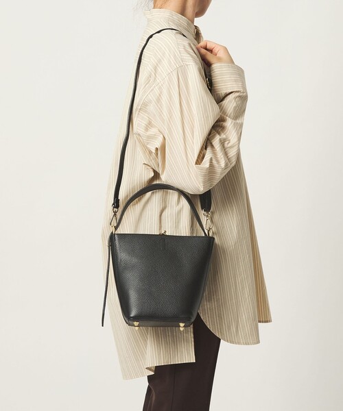 AULENTTI(オウレンティ)の「<AULENTTI>BucketBag withP(ショルダーバッグ・レディース・ブラック/ナチュラル・FREE)」の6枚目の写真