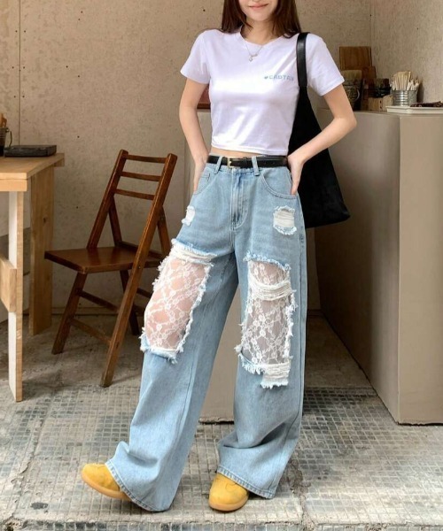 Feliz(フェリス)の「ダメージレースデニムパンツ(デニムパンツ・レディース・ライトブルー・FREE)」の3枚目の写真