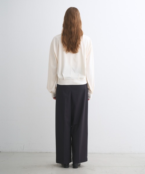 three dots(スリードッツ)の「スエードジャージー ボリュームトップス(Tシャツ/カットソー・レディース・アイボリー/ブラック・SMALL)」の10枚目の写真