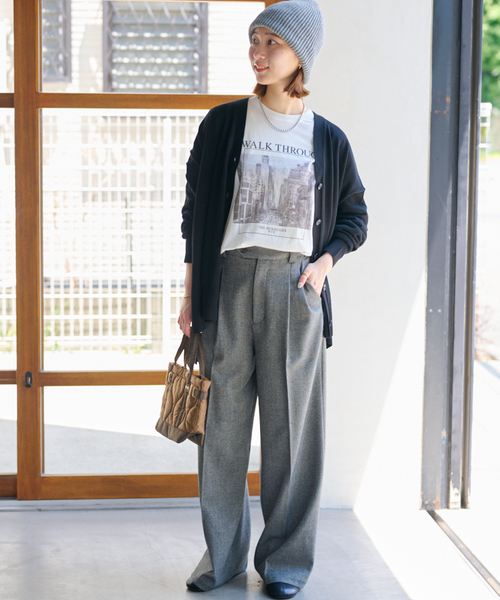 JOURNAL STANDARD relume(ジャーナルスタンダード レリューム)の「《一部WEB限定追加 / 新色》BiellaYarnワイドVネックカーディガン(カーディガン/ボレロ・レディース・ライトグレー/ブラック/ブラウン/レッド/ブラウン系その他・FREE)」の6枚目の写真