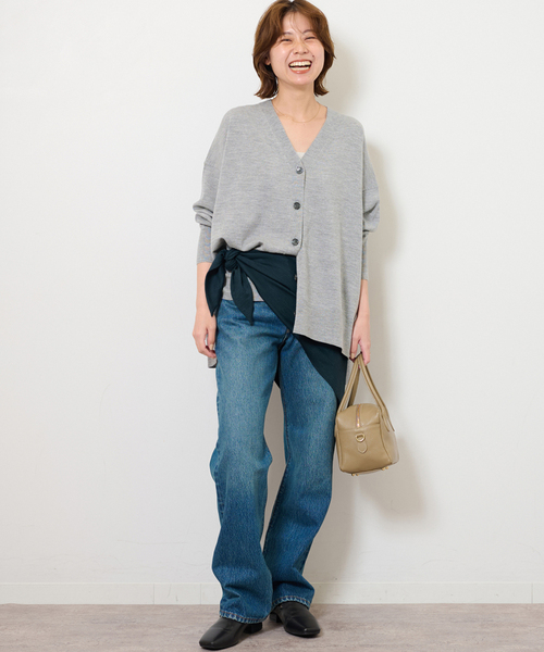 JOURNAL STANDARD relume(ジャーナルスタンダード レリューム)の「《一部WEB限定追加 / 新色》BiellaYarnワイドVネックカーディガン(カーディガン/ボレロ・レディース・ライトグレー/ブラック/ブラウン/レッド/ブラウン系その他・FREE)」の13枚目の写真
