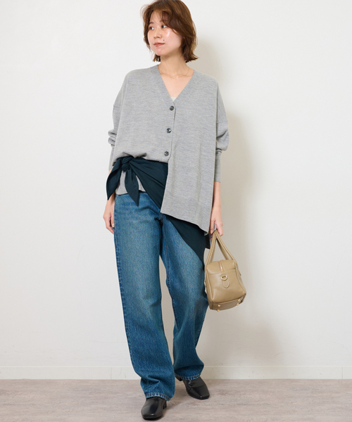 JOURNAL STANDARD relume(ジャーナルスタンダード レリューム)の「《一部WEB限定追加 / 新色》BiellaYarnワイドVネックカーディガン(カーディガン/ボレロ・レディース・ライトグレー/ブラック/ブラウン/レッド/ブラウン系その他・FREE)」の14枚目の写真