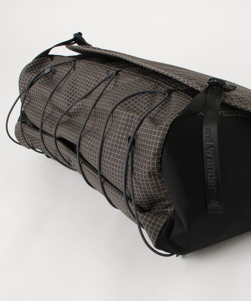 and wander(アンドワンダー)の「and wander/アンドワンダー ocean rip messenger bag 5745975117(メッセンジャーバッグ・メンズ・カーキ/ブラック・F)」の4枚目の写真