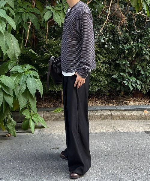 Chikashitsu +（チカシツプラス）の「【Chikashitsu +】border layered henley neck t-shirt / 【チカシツプラス】ボーダーレイヤードヘンリーネック長袖Tシャツ＜着用動画あり＞（Tシャツ/カットソー・メンズ・ブラウン/ブラック/グレー・ONE SIZE）」の12枚目の写真