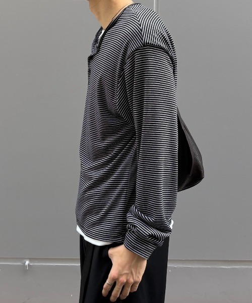 Chikashitsu +（チカシツプラス）の「【Chikashitsu +】border layered henley neck t-shirt / 【チカシツプラス】ボーダーレイヤードヘンリーネック長袖Tシャツ＜着用動画あり＞（Tシャツ/カットソー・メンズ・ブラウン/ブラック/グレー・ONE SIZE）」の8枚目の写真