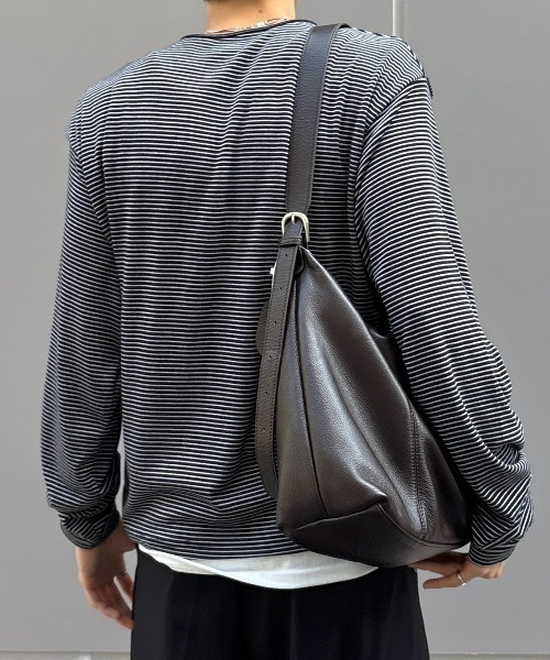 Chikashitsu +（チカシツプラス）の「【Chikashitsu +】border layered henley neck t-shirt / 【チカシツプラス】ボーダーレイヤードヘンリーネック長袖Tシャツ＜着用動画あり＞（Tシャツ/カットソー・メンズ・ブラウン/ブラック/グレー・ONE SIZE）」の9枚目の写真