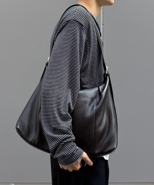 Chikashitsu +（チカシツプラス）の「【Chikashitsu +】border layered henley neck t-shirt / 【チカシツプラス】ボーダーレイヤードヘンリーネック長袖Tシャツ＜着用動画あり＞（Tシャツ/カットソー・メンズ・ブラウン/ブラック/グレー・ONE SIZE）」の14枚目の写真