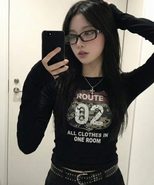 IZROOM(イズルーム)の「ルート02 スリムフィット ロングスリーブ (ブラック)(Tシャツ/カットソー・レディース・その他・FREE)」の1枚目の写真