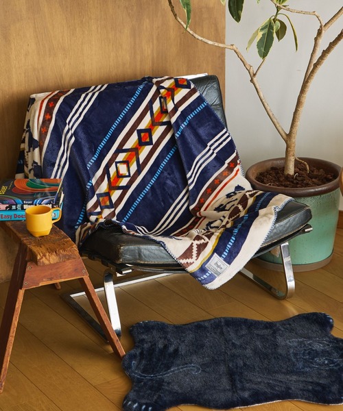 BAYFLOW(ベイフロー)の「BFフリースブランケットM 26AW 100×160(ブランケット・レディース・ネイビー/ブルー/スモーク/アイボリー/ベージュ/チャコール・0)」の1枚目の写真