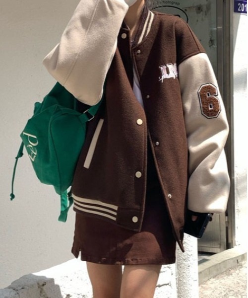 &soiree(アンドソワレ)の「カレッジロゴワッペン配色スタジャン(スタジャン・レディース・ブラウン/レッド・X-LARGE/MEDIUM/LARGE)」の1枚目の写真