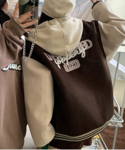 &soiree(アンドソワレ)の「カレッジロゴワッペン配色スタジャン(スタジャン・レディース・ブラウン/レッド・X-LARGE/MEDIUM/LARGE)」の6枚目の写真