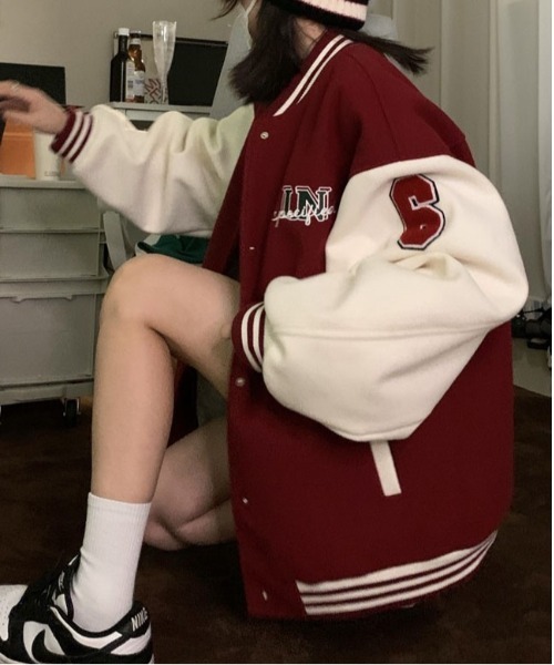 &soiree(アンドソワレ)の「カレッジロゴワッペン配色スタジャン(スタジャン・レディース・ブラウン/レッド・X-LARGE/MEDIUM/LARGE)」の9枚目の写真