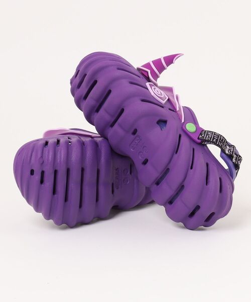 LITTLE UNION（リトルユニオン）の「【CROCS】213591-90H YUGIOGI DARK MAGICIAN ECHO CLOG 遊戯王 ブラック・マジシャン エコー クロッグ（スニーカー・メンズ・マルチ・27/26/25）」の3枚目の写真