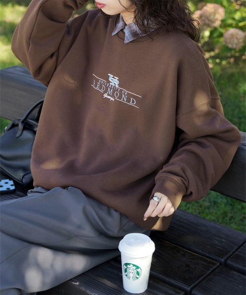 Chillfar（チルファー）の「刺繍アソートデザインスウェット（スウェット・レディース・ネイビー系1/ネイビー系/ボルドー/グレー系/ブラック系/ブラック/ネイビー/アイボリー系/ブラック系1/ブルー/ブルー系1/ブラウン系1/ブラウン/ワイン系/ブルー系/ブラウン系/バーガンディー/オートミール/杢グレー・FREE）」の6枚目の写真