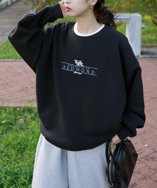 Chillfar（チルファー）の「刺繍アソートデザインスウェット（スウェット・レディース・ネイビー系1/ネイビー系/ボルドー/グレー系/ブラック系/ブラック/ネイビー/アイボリー系/ブラック系1/ブルー/ブルー系1/ブラウン系1/ブラウン/ワイン系/ブルー系/ブラウン系/バーガンディー/オートミール/杢グレー・FREE）」の2枚目の写真