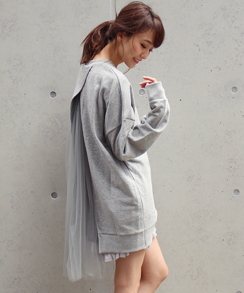 MICOAMERI(ミコアメリ)の「ビッグシルエットバックチュールスウェットシャツ(Tシャツ/カットソー・レディース・ホワイト/ブラック/グレー・FREE)」の3枚目の写真