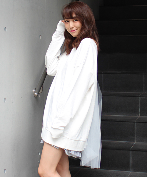 MICOAMERI(ミコアメリ)の「ビッグシルエットバックチュールスウェットシャツ(Tシャツ/カットソー・レディース・ホワイト/ブラック/グレー・FREE)」の12枚目の写真