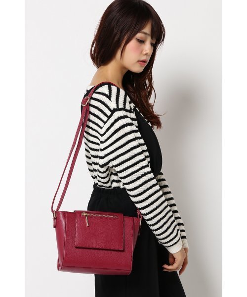 VENCEEXCHANGE（ヴァンスエクスチェンジ）の「台形カブセショルダーバッグ      （ショルダーバッグ・レディース・ワインレッド/ライトブラウン/ブラック・FREE）」の3枚目の写真