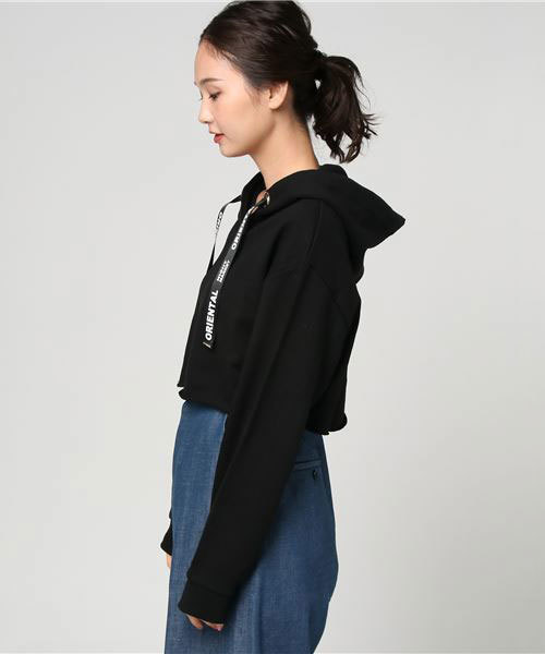 onespo（ワンスポ）の「ロゴテープクロップドパーカー（パーカー・レディース・ホワイト/ブラック・M）」の3枚目の写真