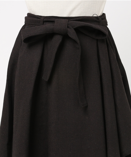 MERLOT（メルロー）の「ヘリンボーンアシメタックフレアスカート660-7527（スカート・レディース・ホワイト/ブラウン/チャコールグレー・FREE）」の7枚目の写真