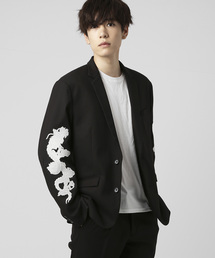 BLACK by VANQUISH�i�u���b�N�o�C���@���L�b�V���j�́uRISING DRAGON Embroidery Sleeve �e�[���[�h�W���P�b�g�i�e�[���[�h�W���P�b�g�j�v