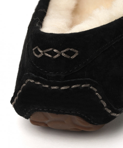 UGG（アグ）の「UGG/アグ　ANSLEY（モカシン/デッキシューズ・レディース・ブラック/ブラウン系その他/キャメル・MEDIUM/SMALL）」の4枚目の写真