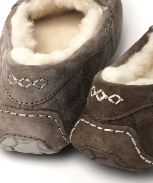 UGG（アグ）の「UGG/アグ　ANSLEY（モカシン/デッキシューズ・レディース・ブラック/ブラウン系その他/キャメル・MEDIUM/SMALL）」の7枚目の写真