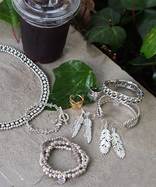 PHILIPPE AUDIBERT（フィリップ オーディベール）の「【WEB限定】PHILIPPE AUDIBERT（フィリップオーディベール） トリオブレスレット【EMMEL REFINES】（ブレスレット・レディース・シルバー・フリー）」の5枚目の写真