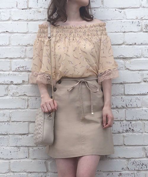 one after another NICE CLAUP(ワンアフターアナザーナイスクラップ)の「アソートオフショルブラウス(シャツ/ブラウス・レディース・ベージュ/ドット/チェック/ナチュラル・FREE)」の6枚目の写真